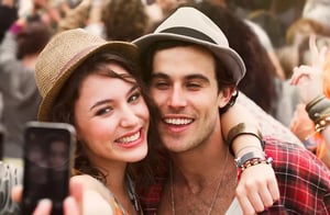 junges Paar mit IDEAL Universal Life